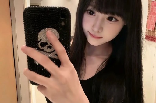 内娱男星‘绅士人设’崩塌剧组揩油被全网封禁！